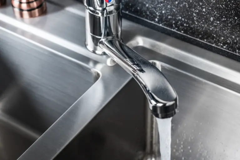 Running kitchen tap representing drinking water in Calpe.