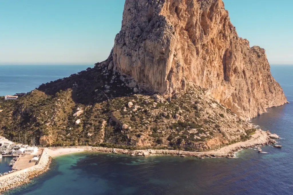 Aerial view of the Peñón de Ifach, Calpe port and the Príncipe de Asturias coastal path.
